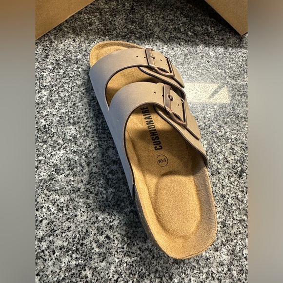 CUSHIONAIRE Lane Sandals NWT 5.5 - Picture 4 of 4